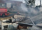 Gudang Rongsok di Bantul Warung Terbakar