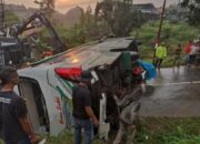 Bus Rombongan Wisatawan Asal Purwomartani Kalasan Sleman Alami Kecelakaan di Karanganyar