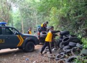 Rawan Kecelakaan, Polsek Dlingo Pasang Ban Bekas di Sekitar Jembatan Kaliurang