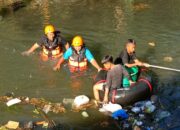 Umat Katolik Paroki Jetis bareng Warga Gotong Royong Merti Sungai Winongo