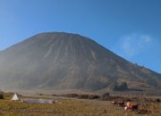 Menikmati Matahari Terbit dan Pemandangan Alam Cantik di Bromo